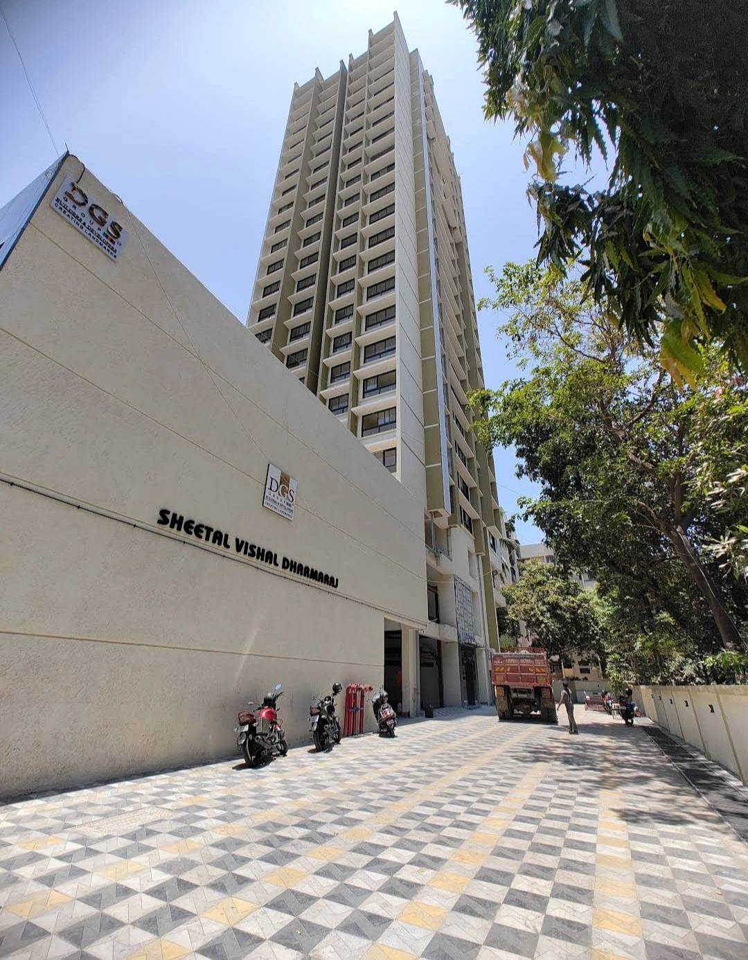 2 BHK Flat for rent in Malad West