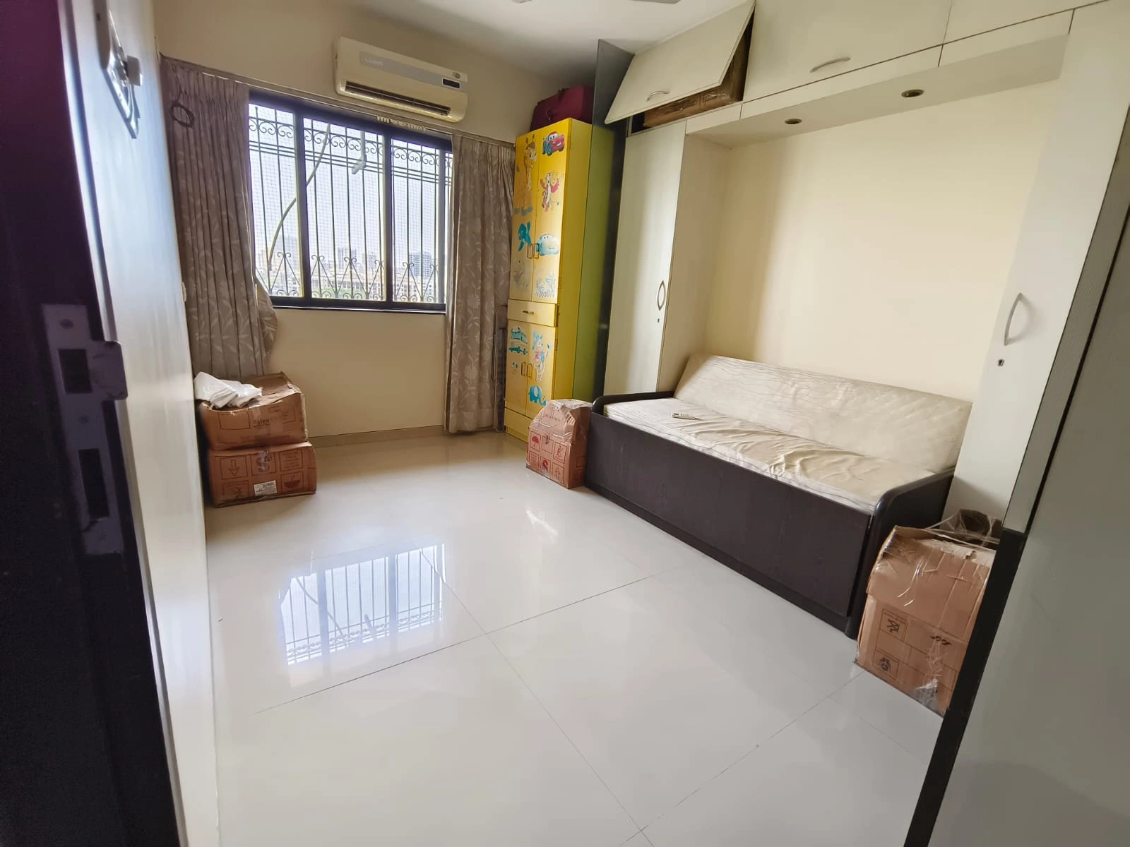 2BHK Flat for Sale in Goregaon West