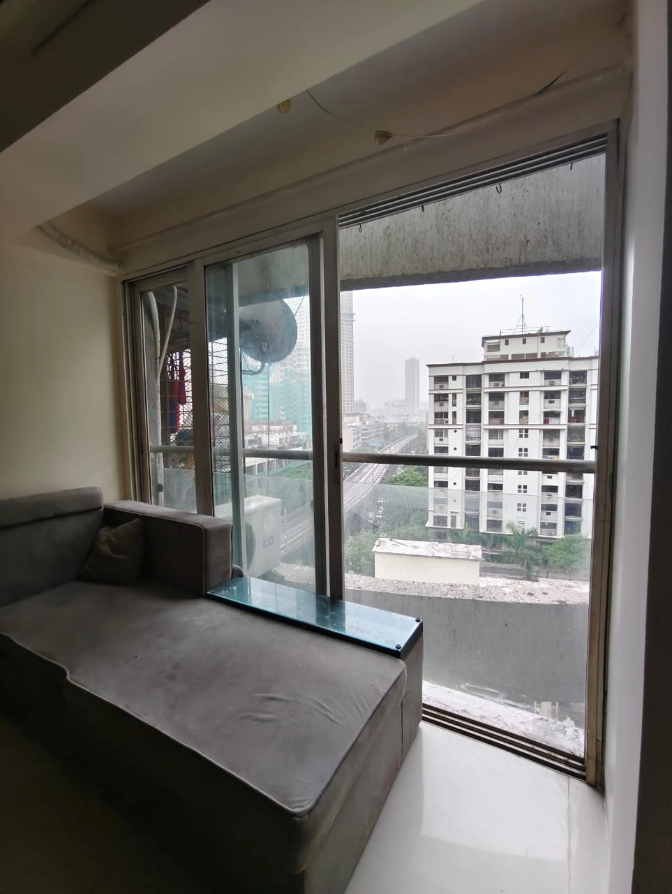 1 BHK Flat for rent in Malad West