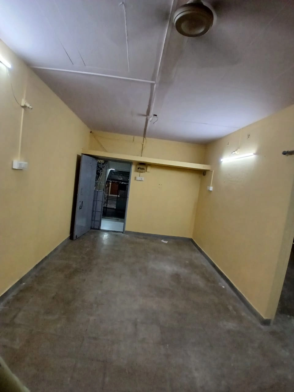 1RK Flat for rent in Goregaon East