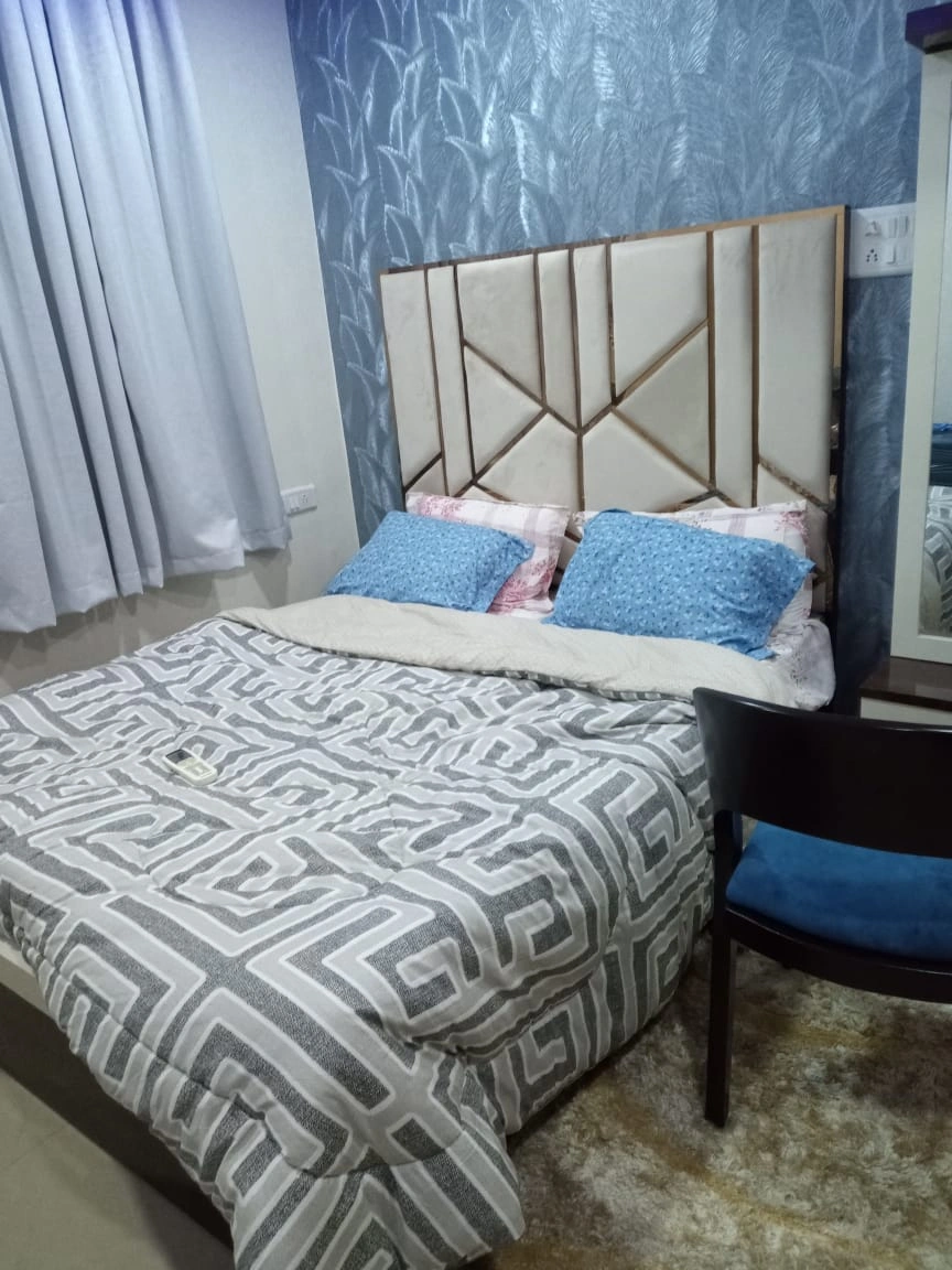 1 BHK Flat for rent in Malad West