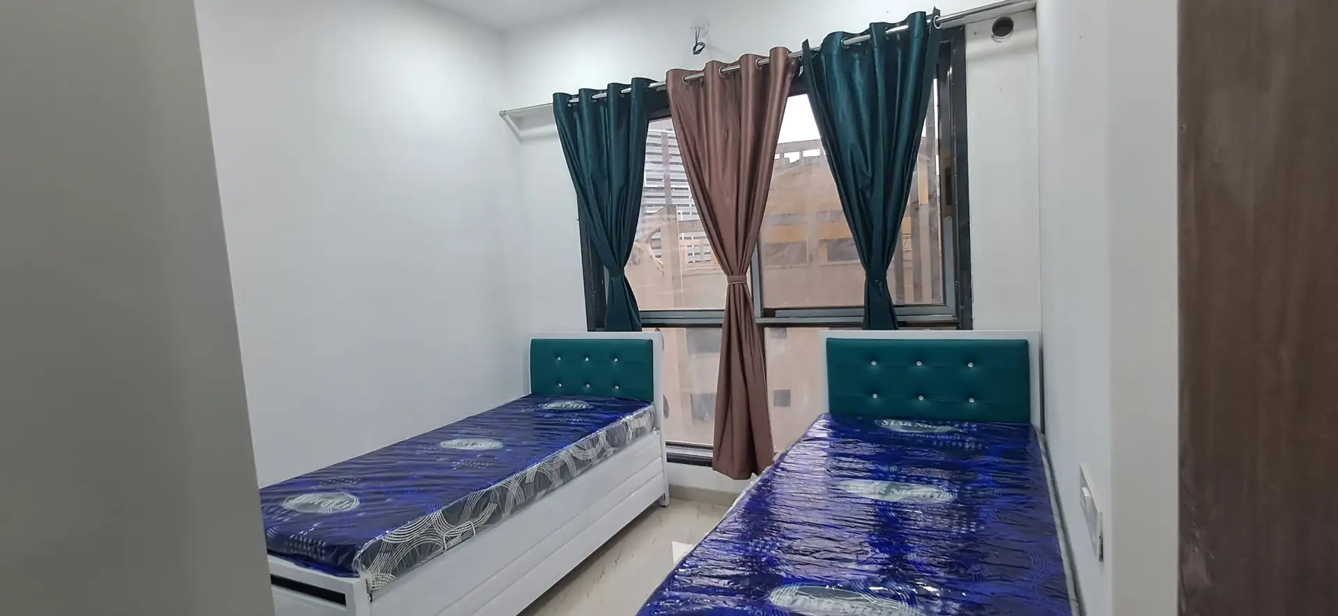 2 BHK Flat for PG in Goregaon West