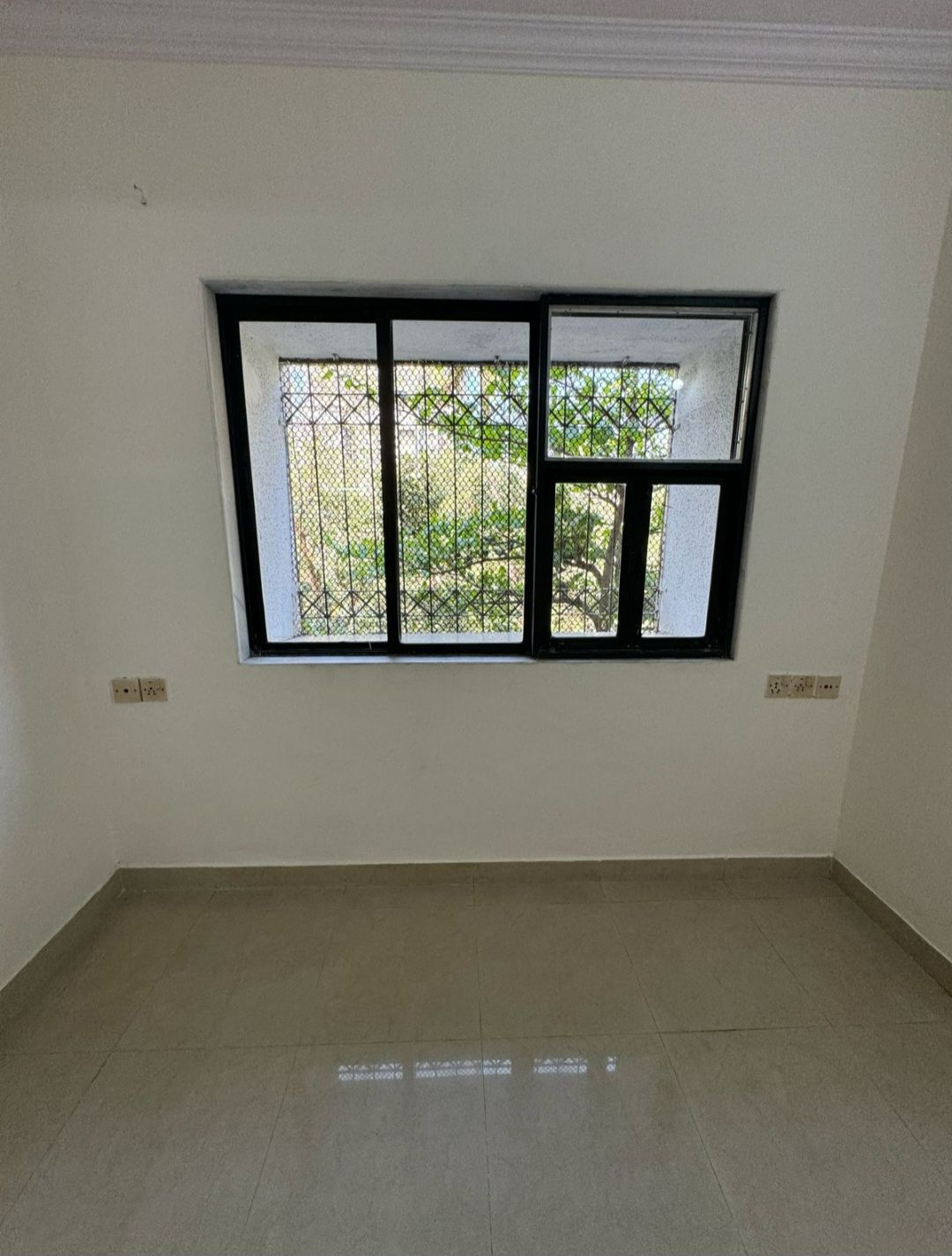 2 BHK Flat for rent in Malad West