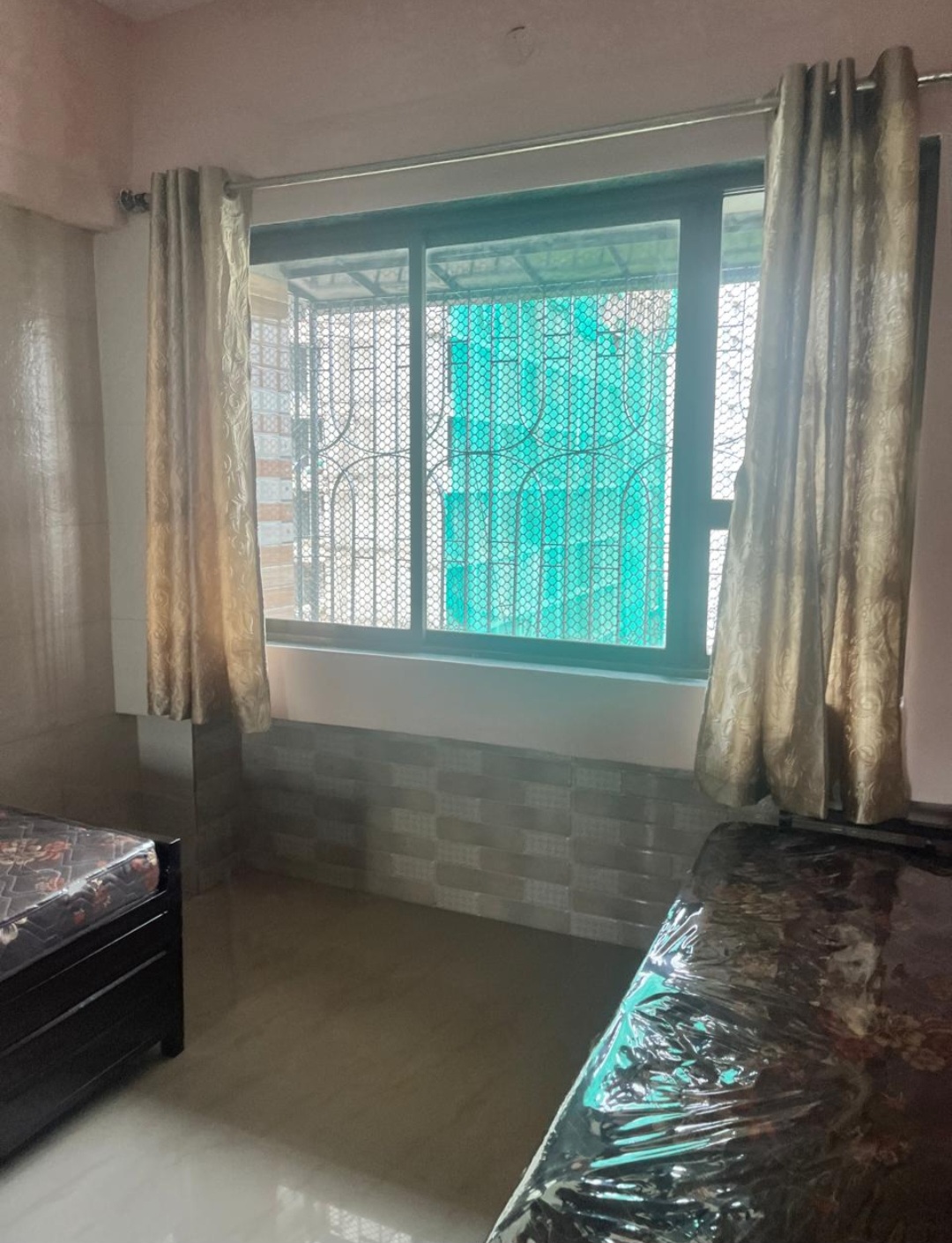 2 BHK Flat for PG in Goregaon West