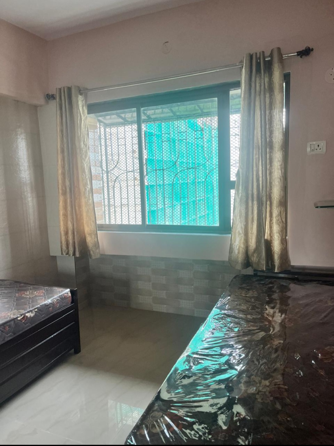 2 BHK Flat for PG in Goregaon West