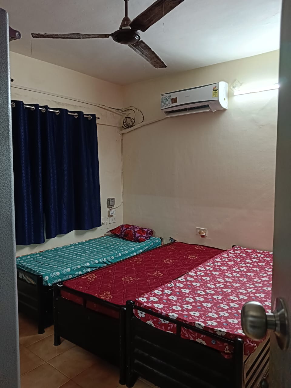 Triple Sharing Room Girls only Flat for PG in Pareeja, Malad West