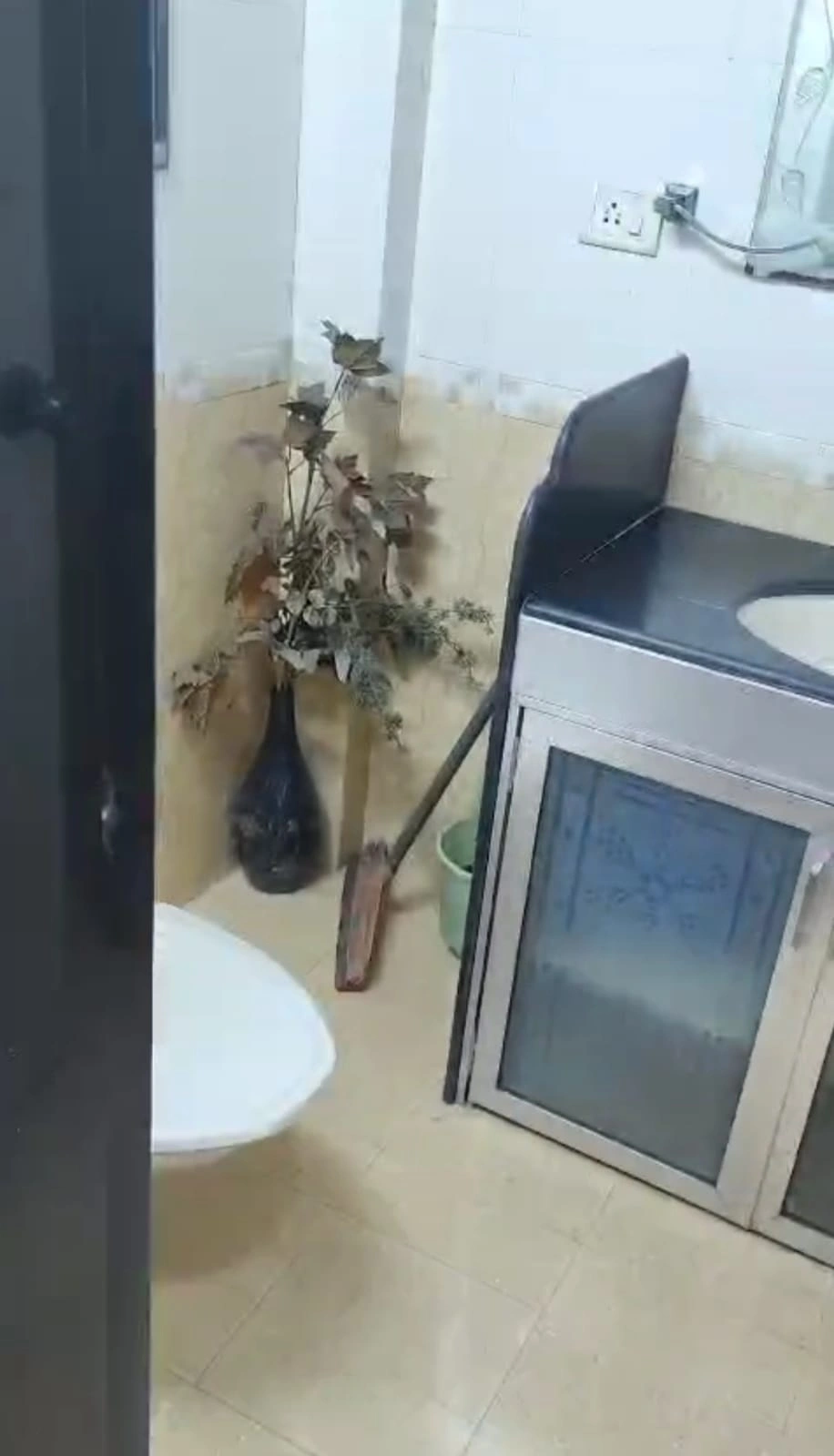 2 BHK Flat for Rent in Dheeraj Pooja, Malad West