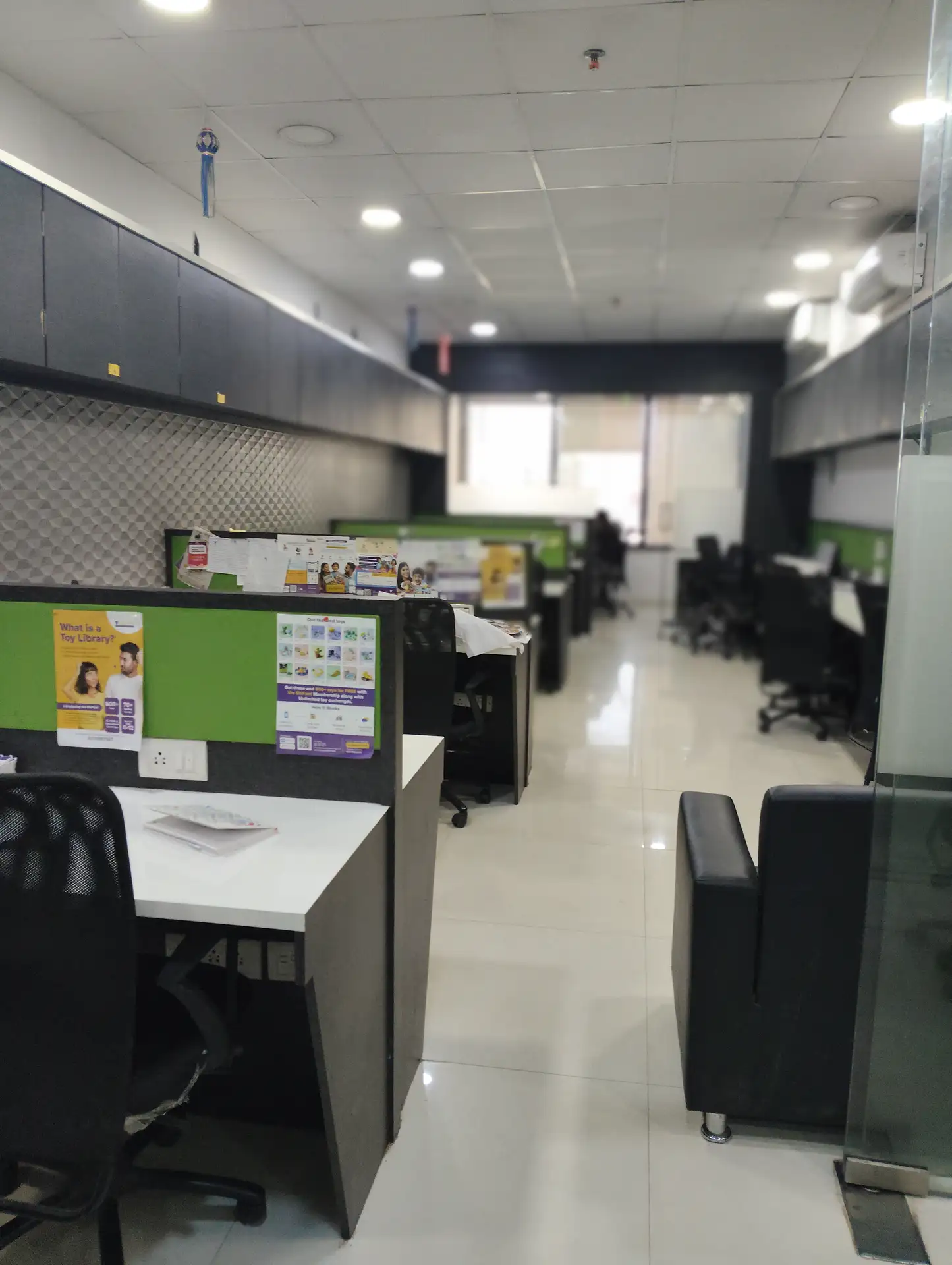 Commercial Office for Rent in Palm Spring, Malad West