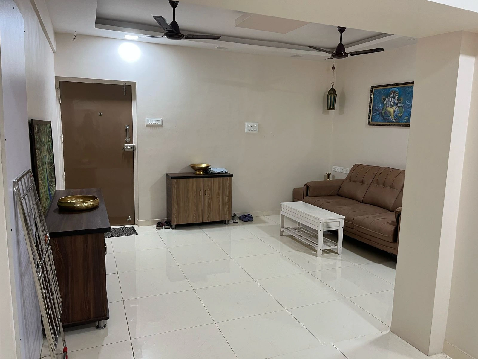 Single Room Girls only Flat for PG in Nilgiri , Goregaon East