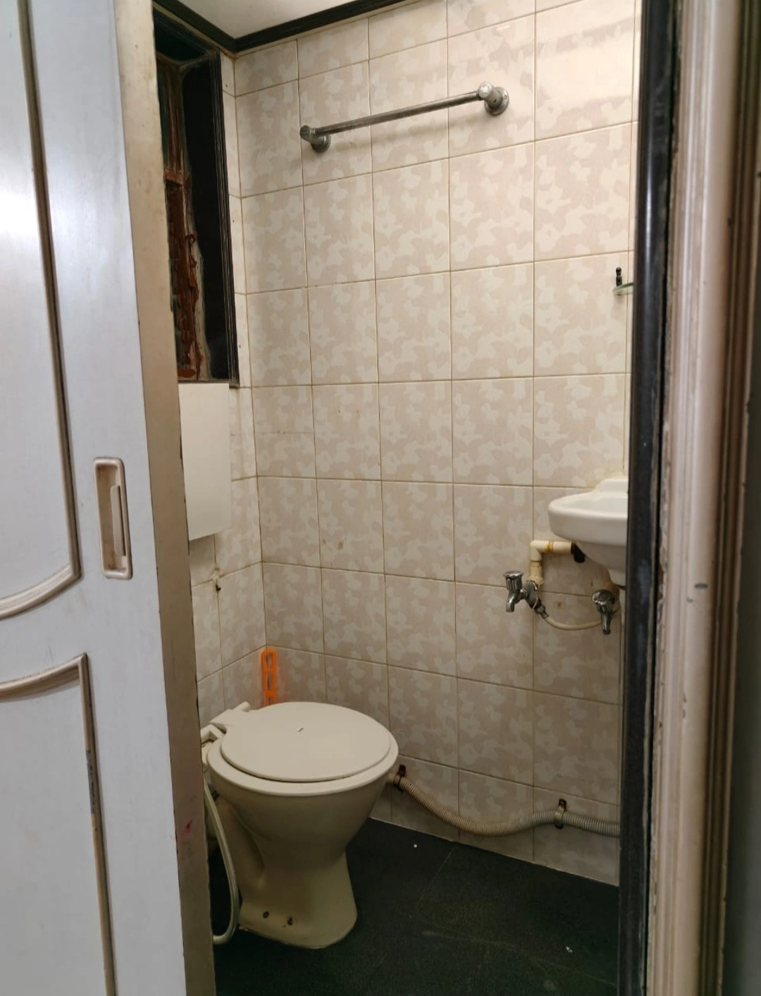 2 BHK Flat for Rent in S Unit Apartment , Malad West