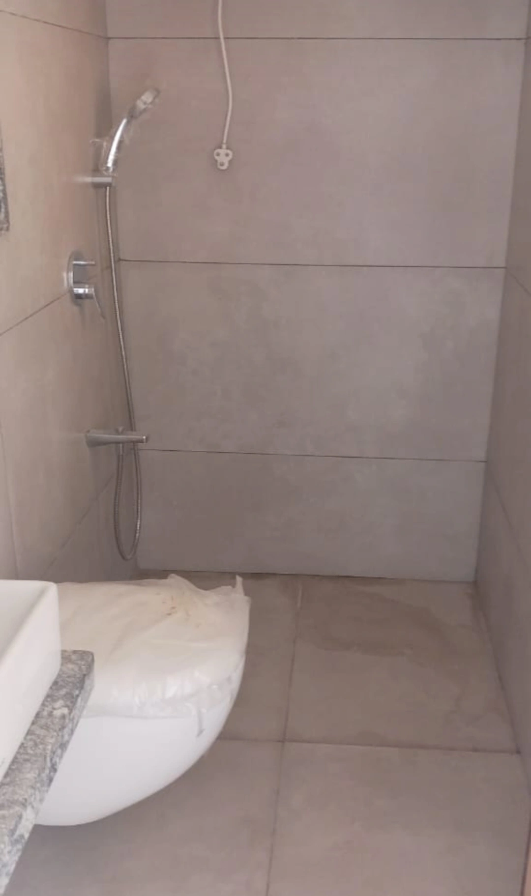 2.5 BHK Flat for Rent in Bharat Arize Tower, Goregaon West