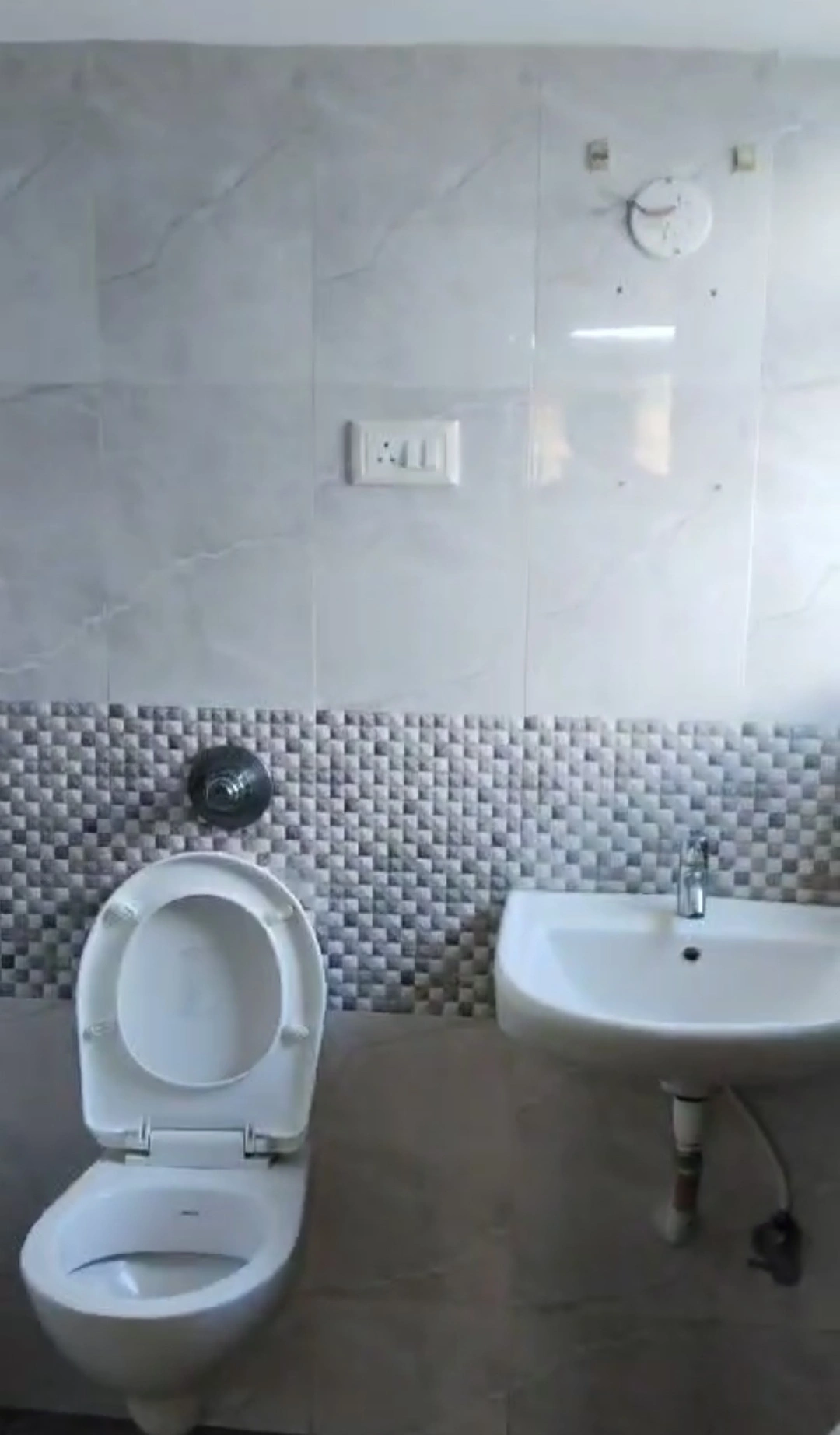 3 BHK Flat for Rent in Pearl Tower, Goregaon West