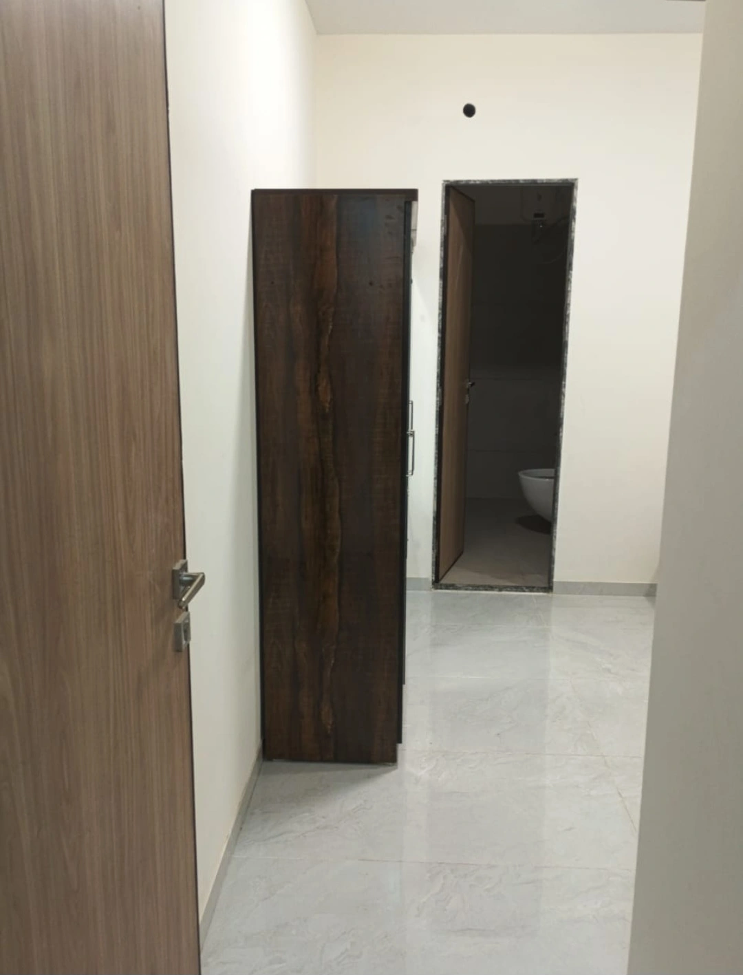 Single Room Girls only Flat for PG in Bharat Arize Tower, Goregaon West