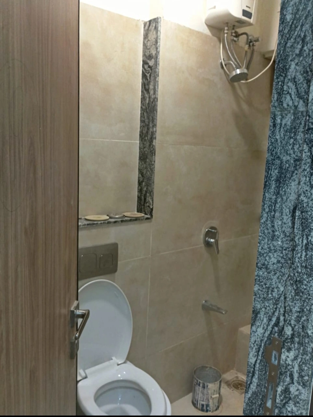 Single Room Girls only Flat for PG in Bharat Arize Tower, Goregaon West