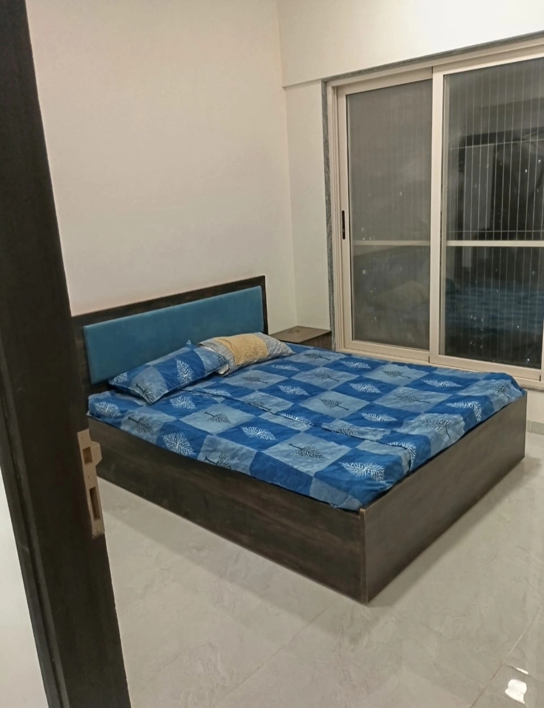 Single Room Girls only Flat for PG in Bharat Arize Tower, Goregaon West