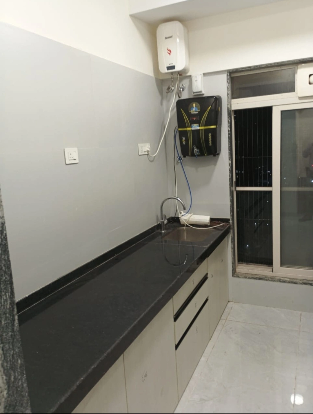 Single Room Girls only Flat for PG in Bharat Arize Tower, Goregaon West