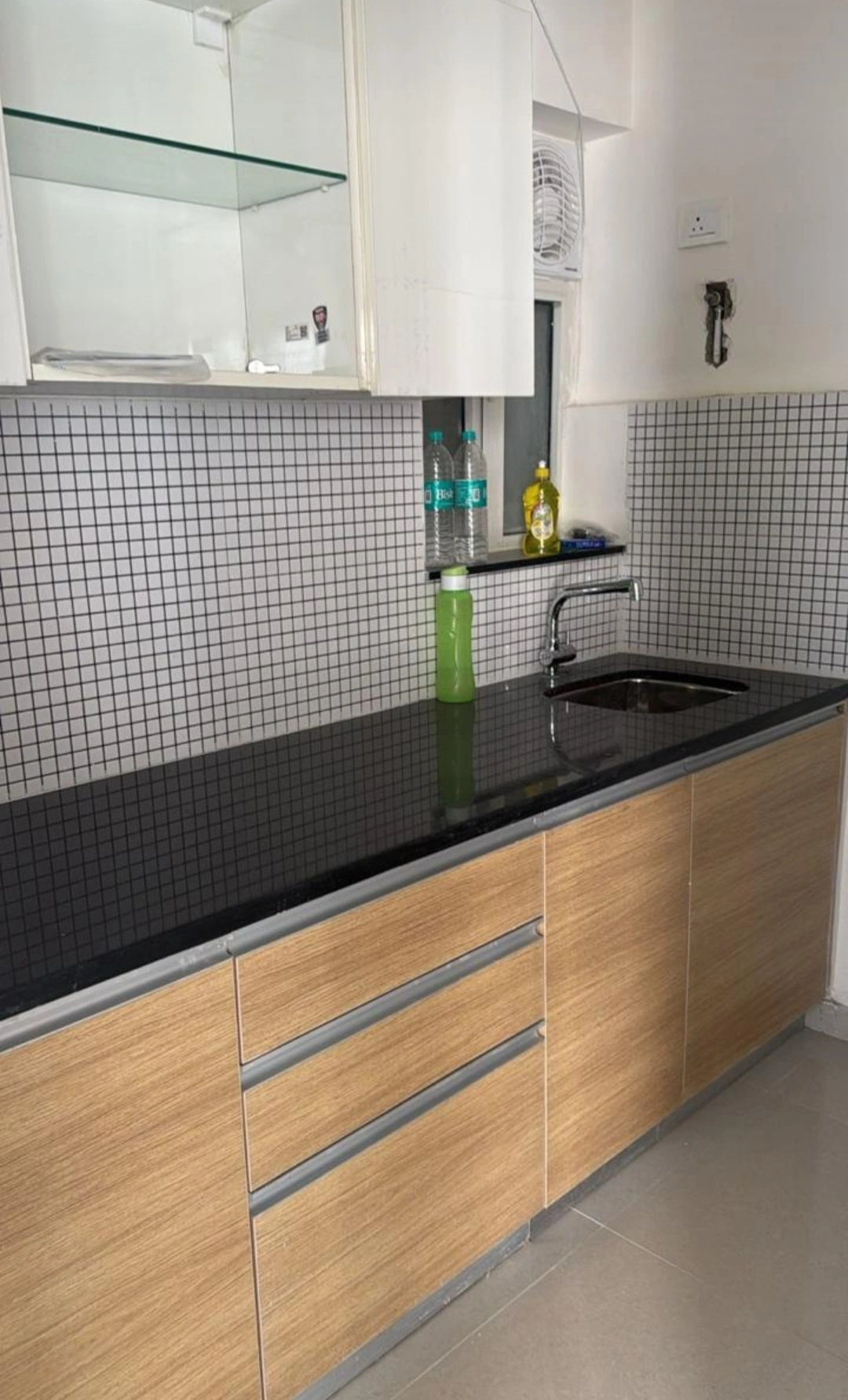 1 BHK Flat for Rent in Omkar Signet Tower, Malad East