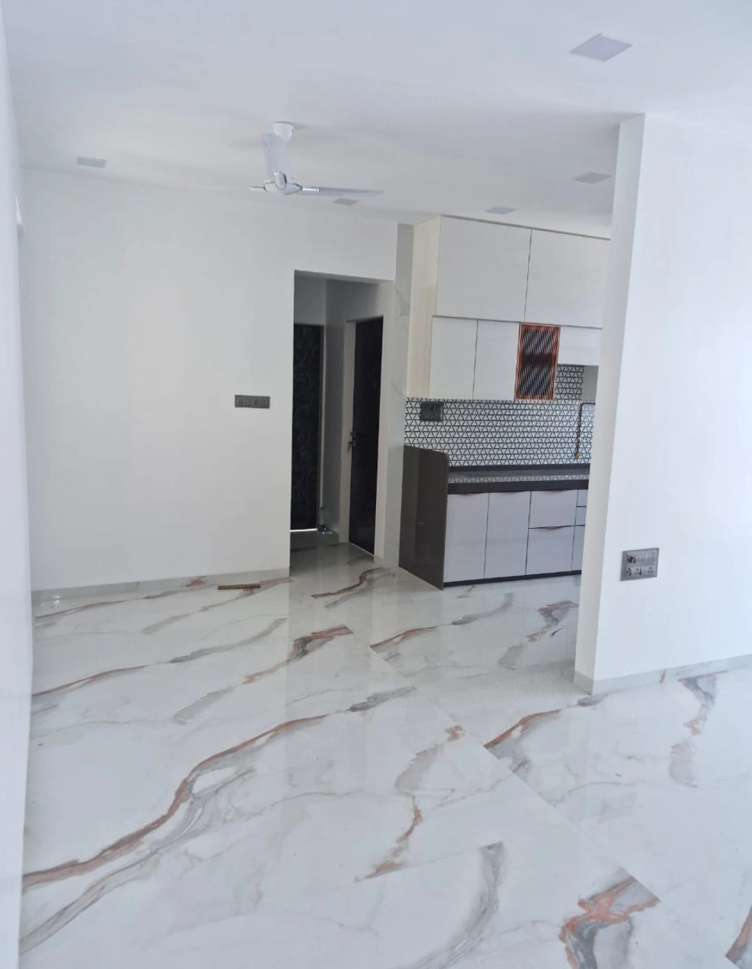 2 BHK Flat for Rent in Upper East 97, Malad East