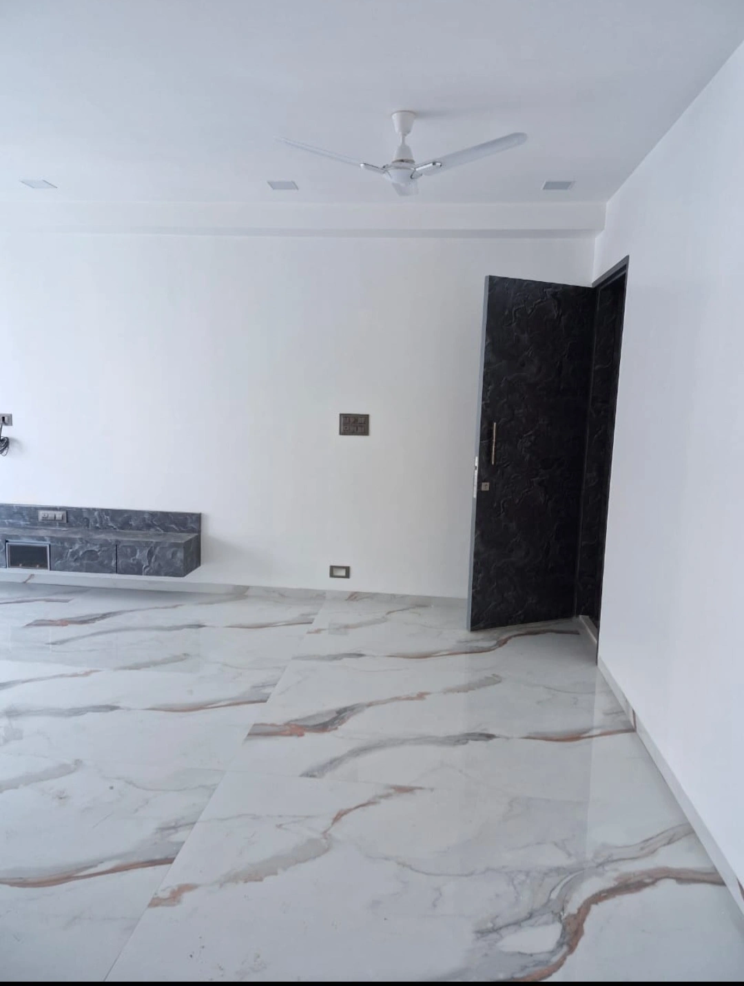2 BHK Flat for Rent in Upper East 97, Malad East