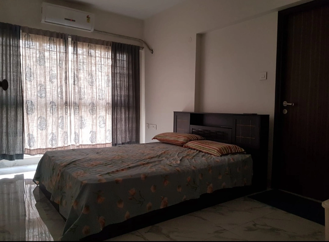 Single Room Girls only Flat for PG in Raheja Ridgewood , Goregaon East