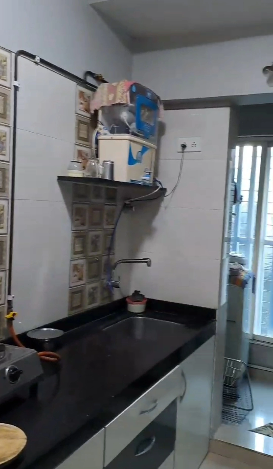 2 BHK Flat for Rent in Manali Society, Goregaon West