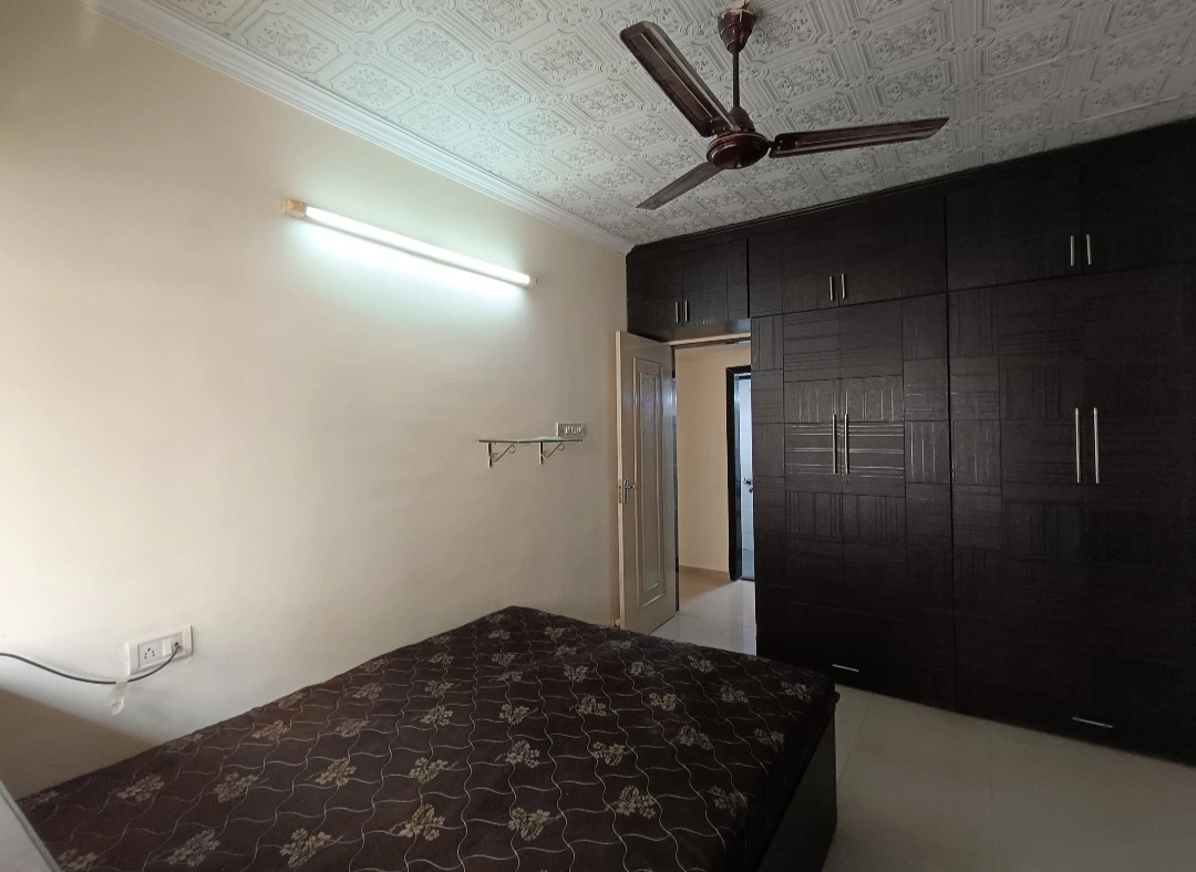 2 BHK Flat for Rent in Dheeraj Ganga Society , Malad West