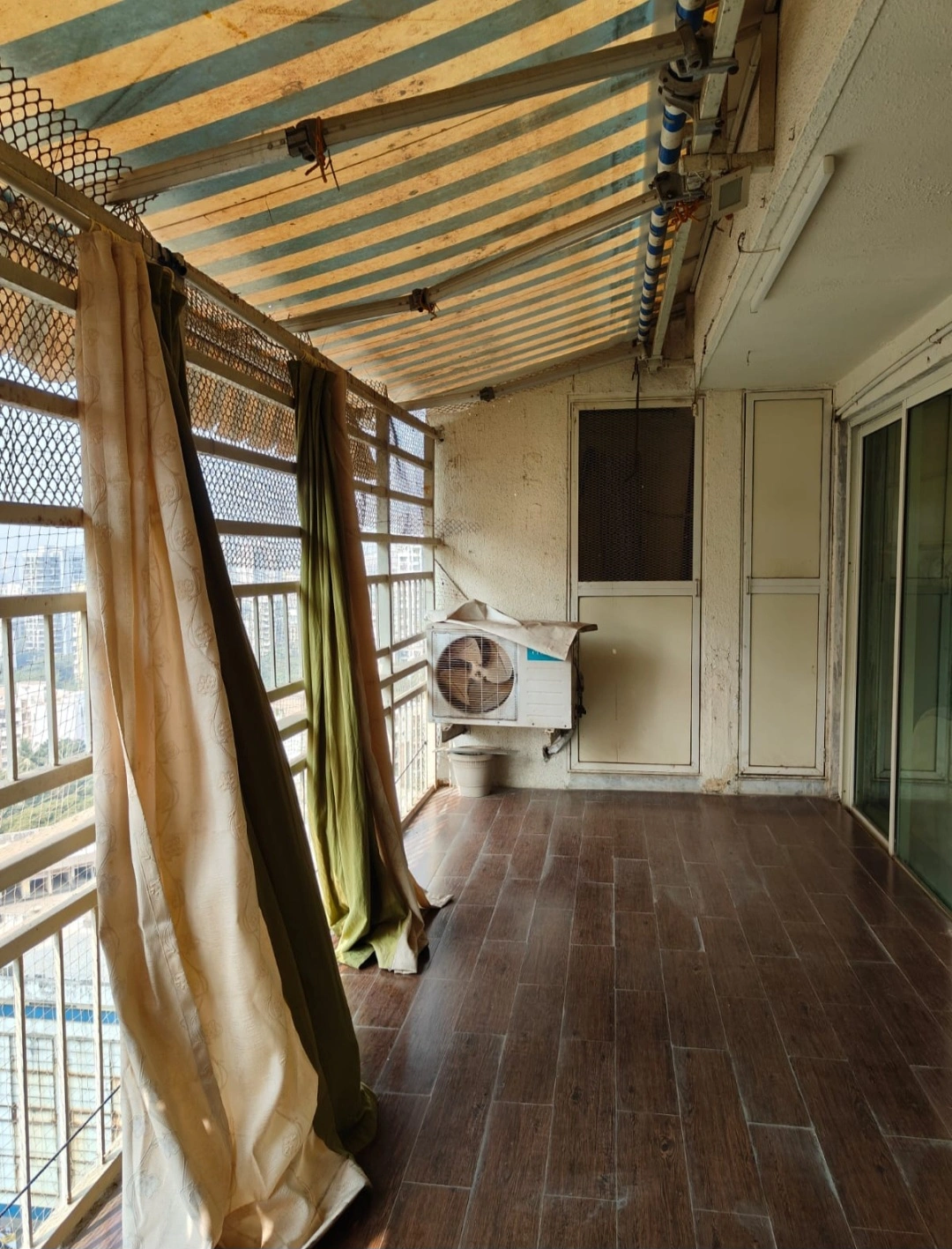 2.5 BHK Flat for Rent in Rustomjee Ozone, Goregaon West
