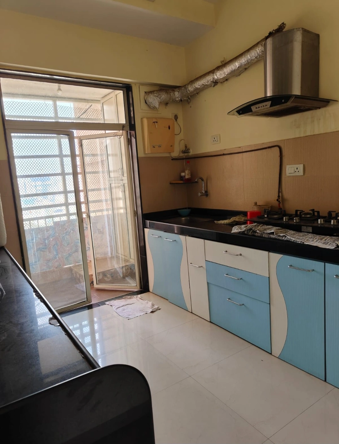 2.5 BHK Flat for Rent in Rustomjee Ozone, Goregaon West