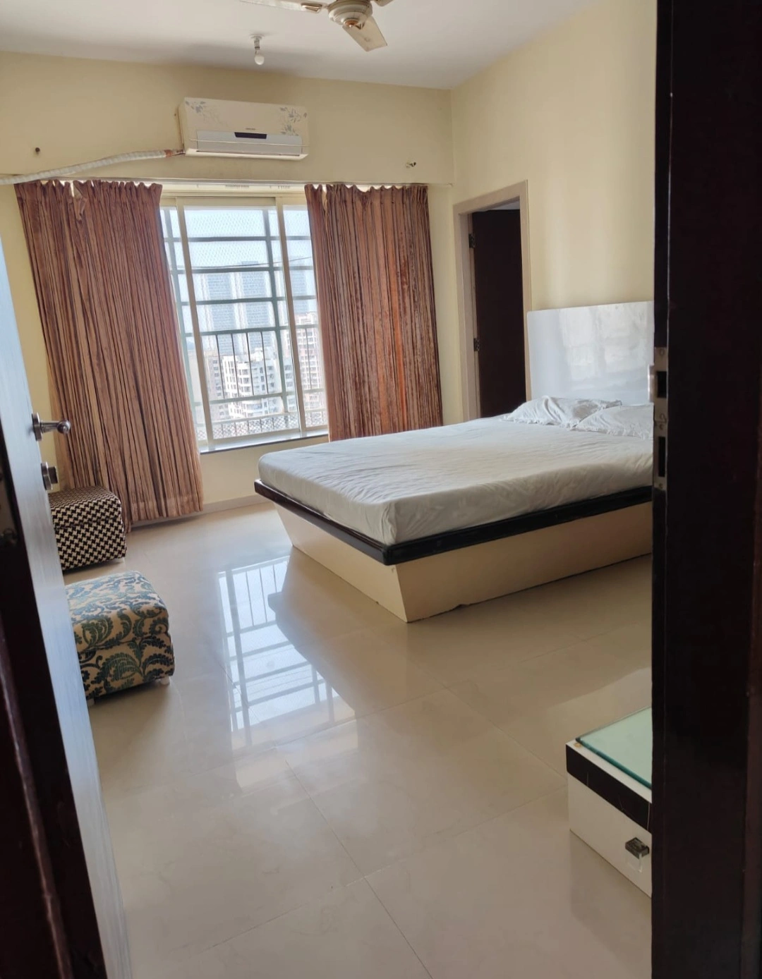 2.5 BHK Flat for Rent in Rustomjee Ozone, Goregaon West