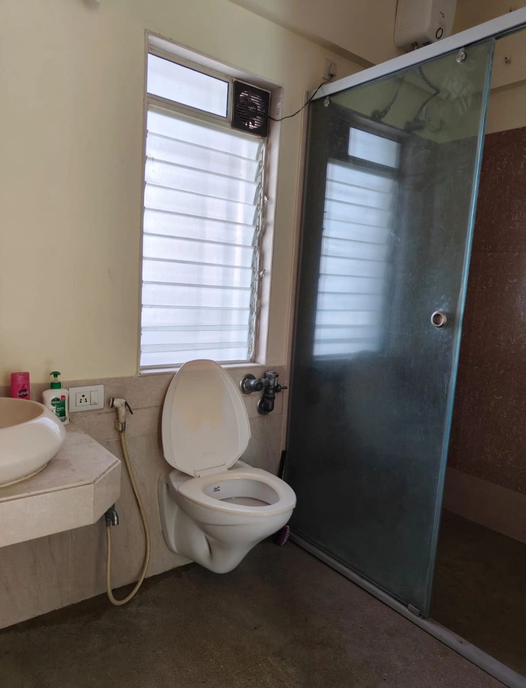 2.5 BHK Flat for Rent in Rustomjee Ozone, Goregaon West