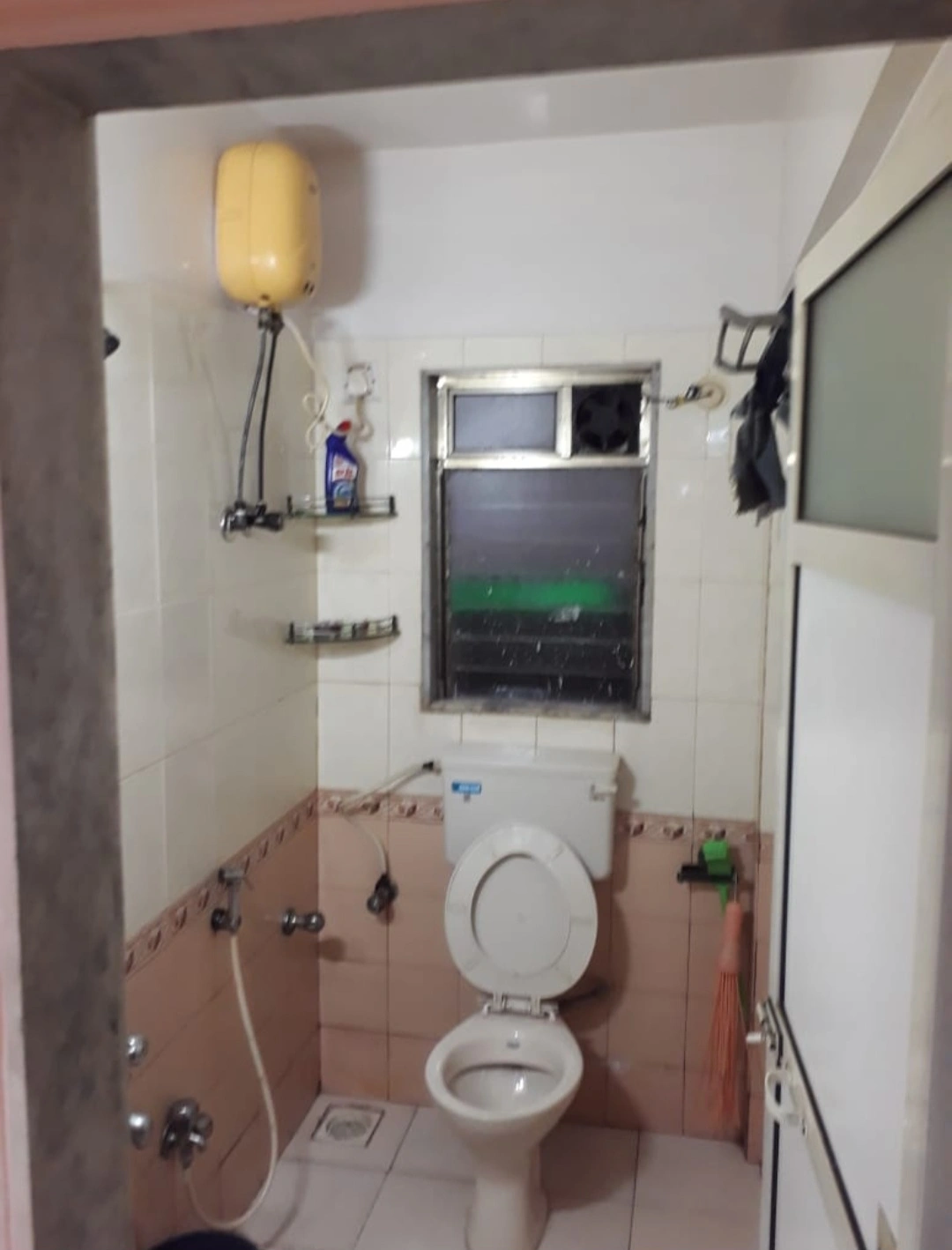 2 BHK Flat for Rent in Acme Complex, Goregaon West