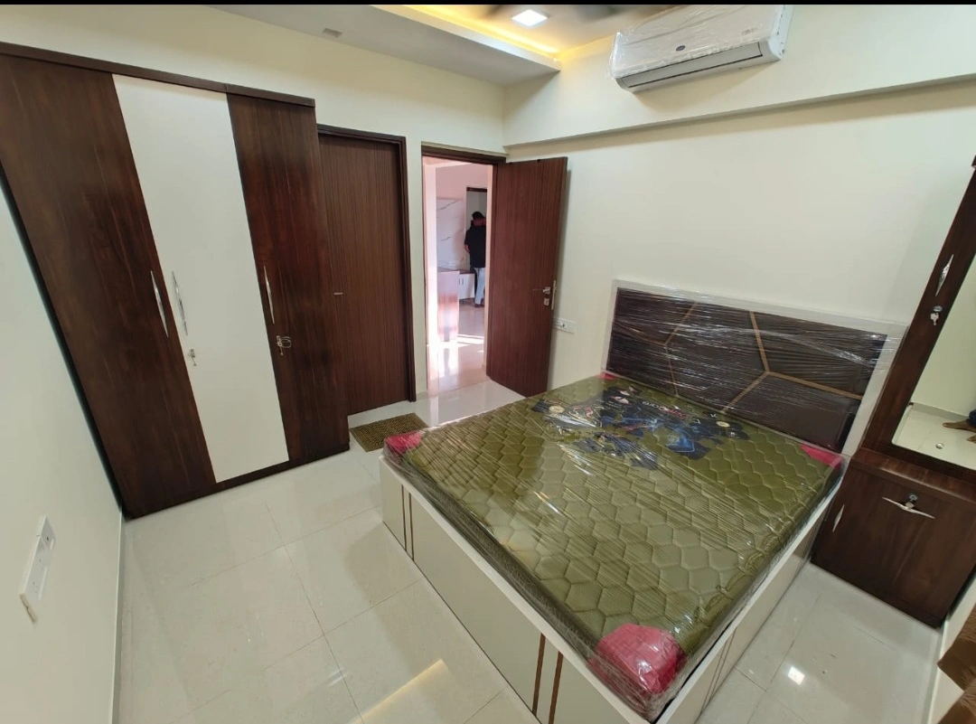 2.5 BHK Flat for Rent in Omkar Signet, Malad East