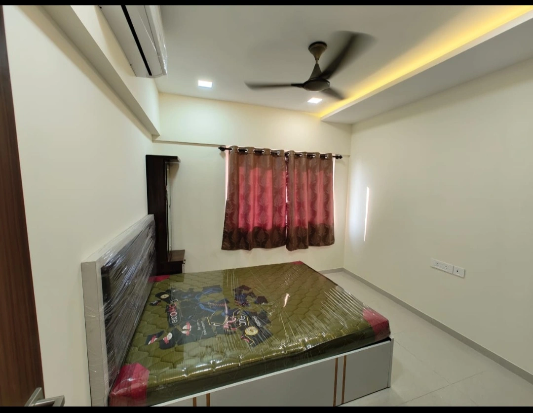 2.5 BHK Flat for Rent in Omkar Signet, Malad East