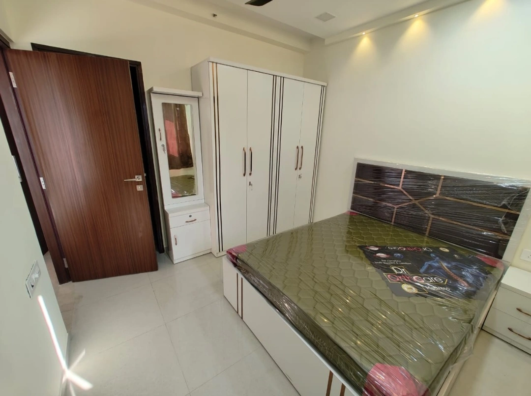 2.5 BHK Flat for Rent in Omkar Signet, Malad East