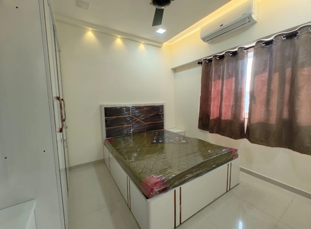 2.5 BHK Flat for Rent in Omkar Signet, Malad East