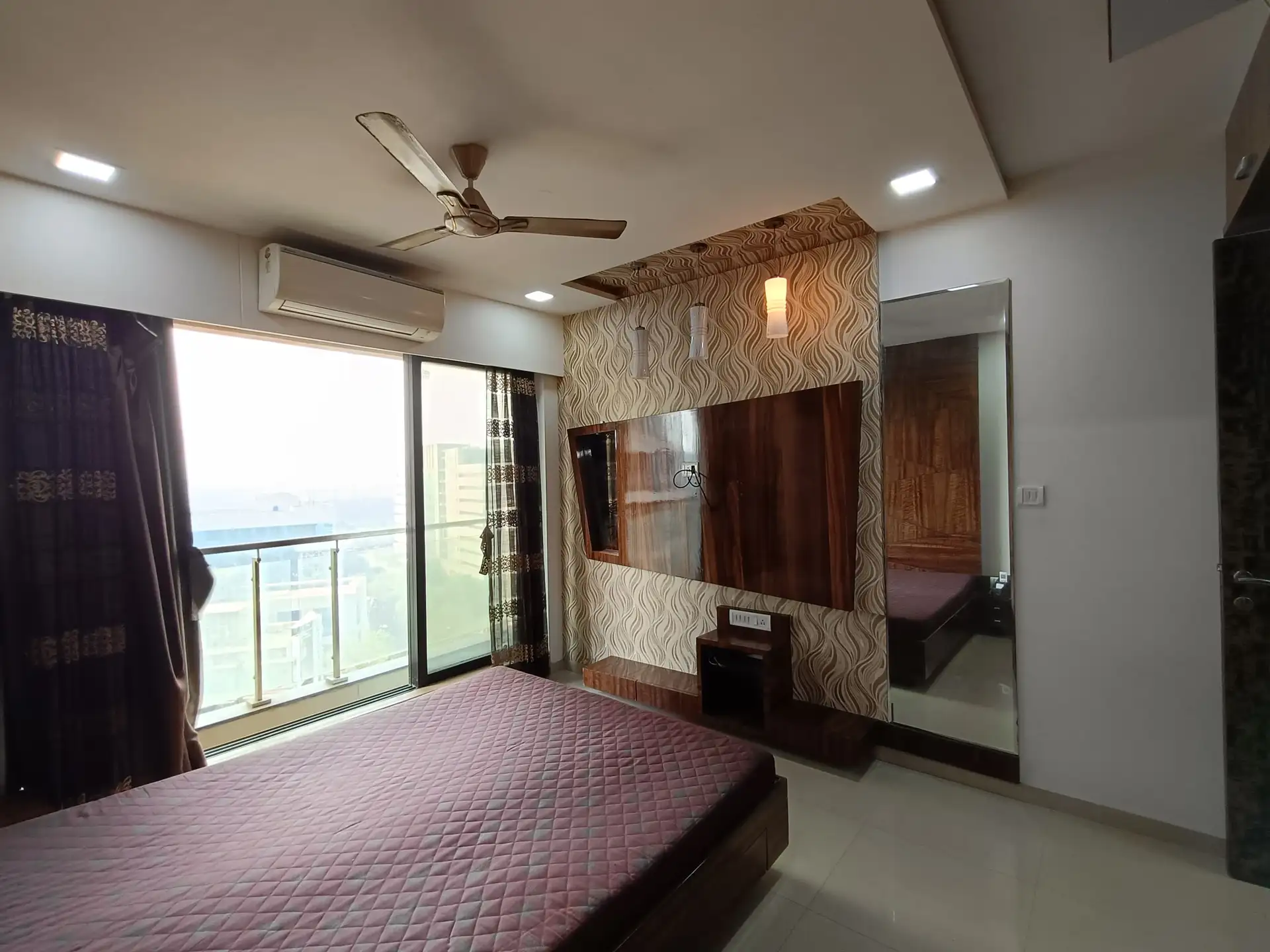 2.5 BHK Flat for Rent in Rustomjee Elanza , Malad West