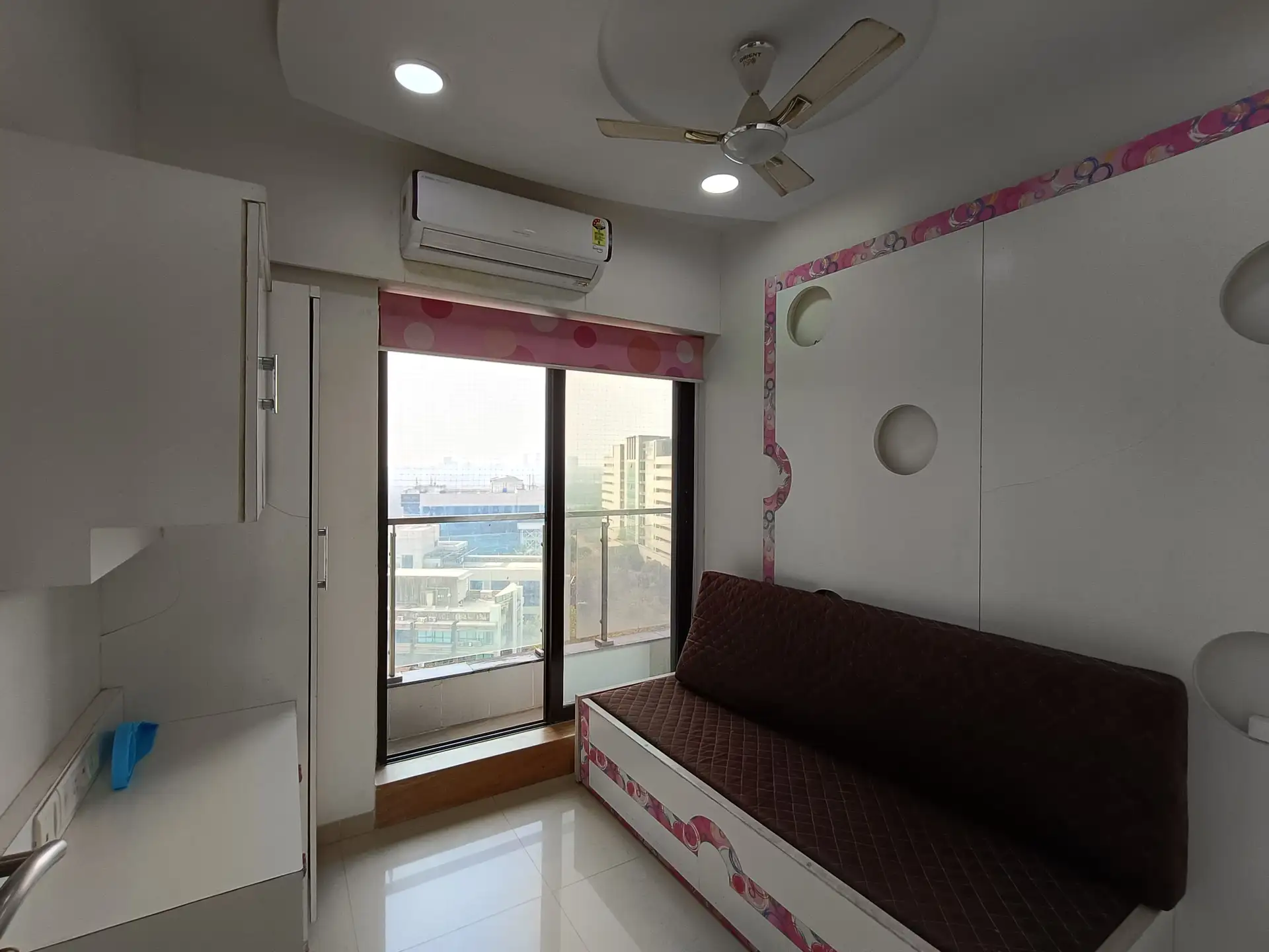 2.5 BHK Flat for Rent in Rustomjee Elanza , Malad West