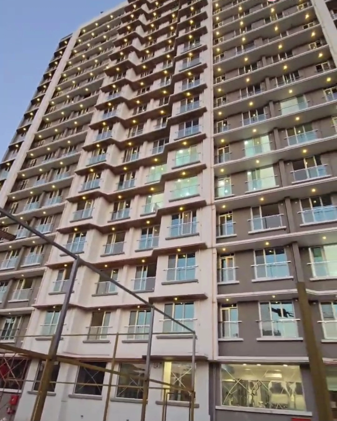 2 BHK Flat for Rent in Triumph Tower, Malad West