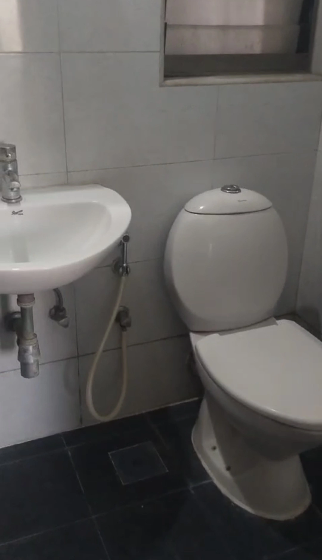 2 BHK Flat for Rent in Anmol Fortune Tower, Goregaon West