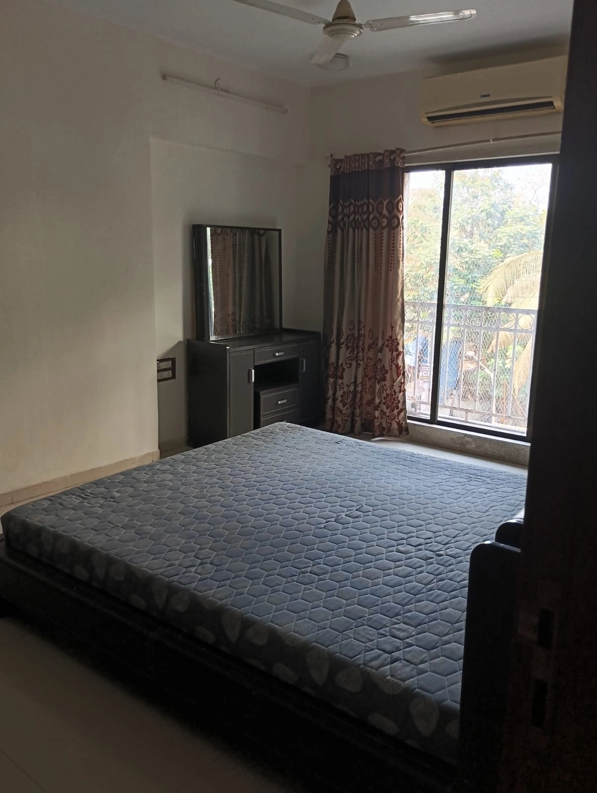 Double Sharing Room Girls only Flat for PG in Monal Apartment , Malad East