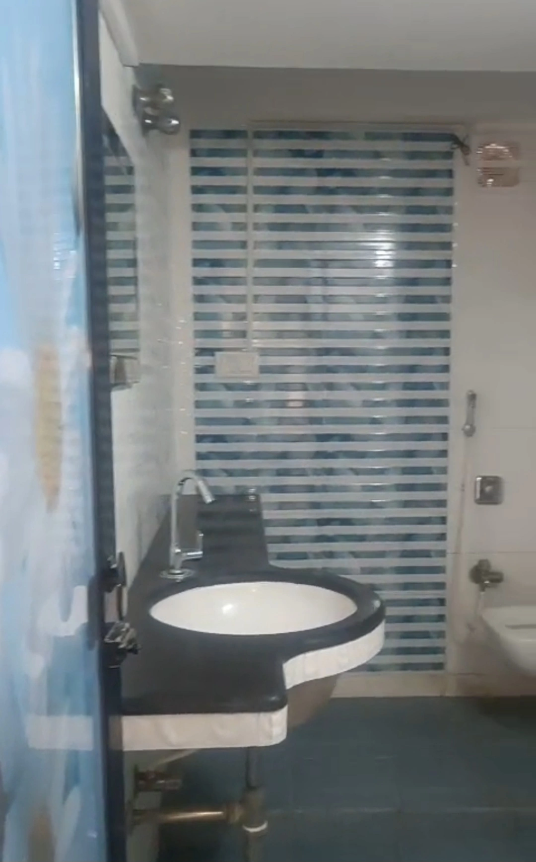 3 BHK Flat for Rent in Royal Samrat Society, Goregaon West