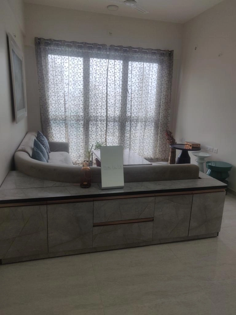 Single Room Girls only Flat for PG in Auris Serenity Tower, Malad West