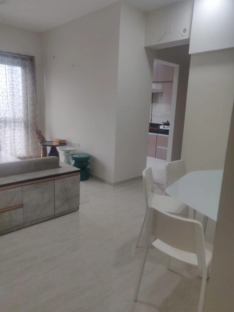 Single Room Girls only Flat for PG in Auris Serenity Tower, Malad West