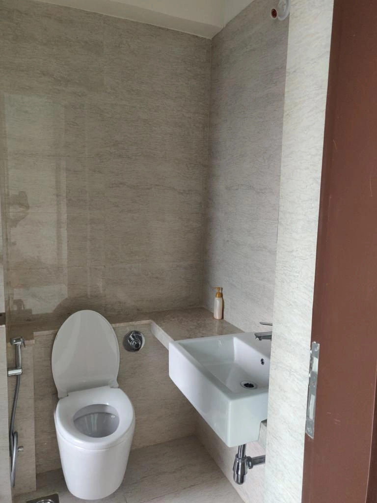 Single Room Girls only Flat for PG in Auris Serenity Tower, Malad West