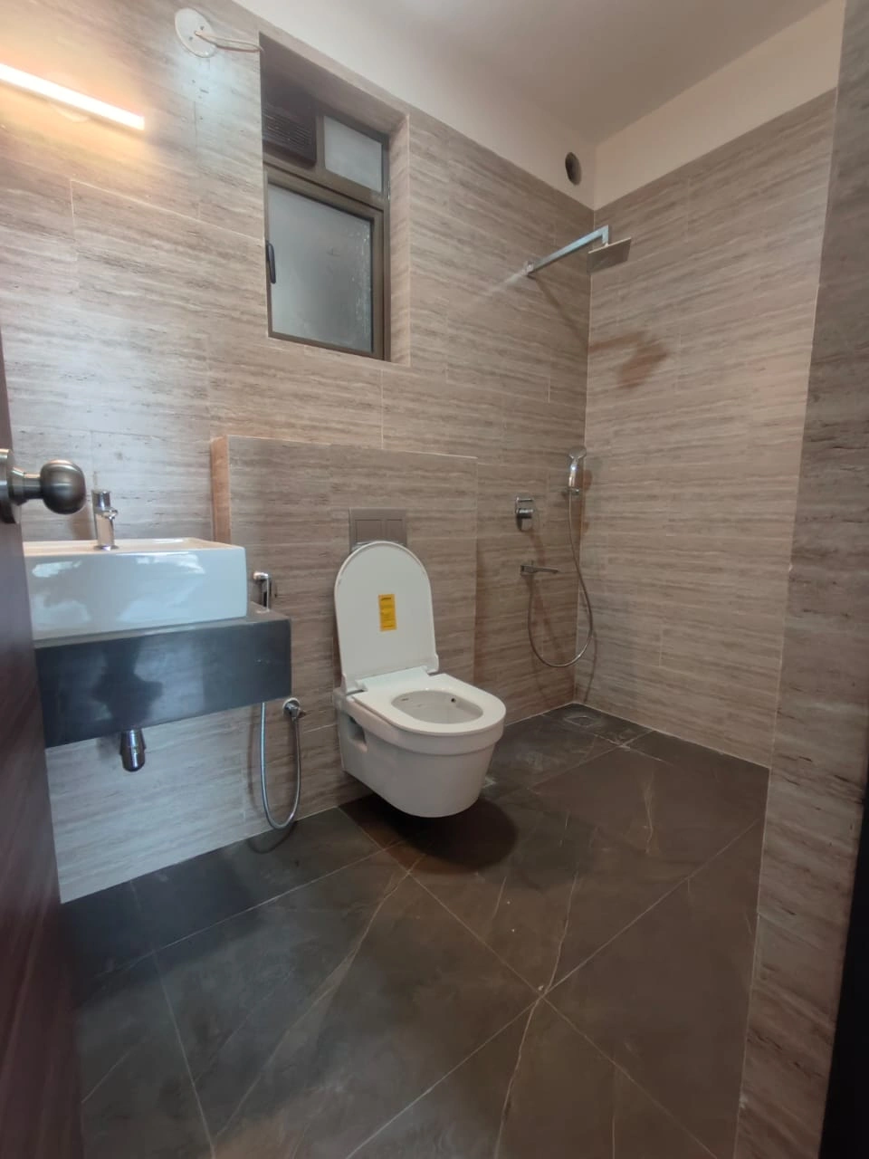 2 BHK Flat for Rent in Raj Infinia Tower, Malad West