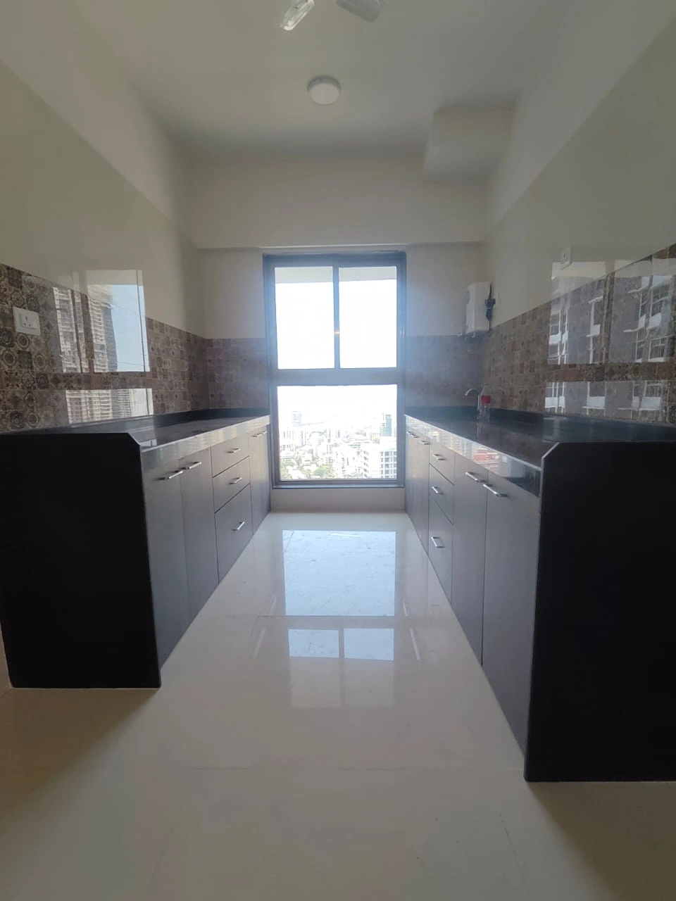 2 BHK Flat for Rent in Raj Infinia Tower, Malad West