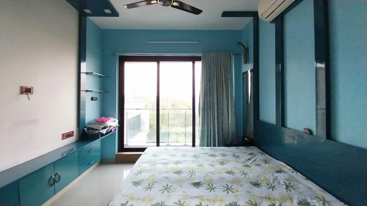 2 BHK Flat for Rent in Rustomjee Elanza , Malad West