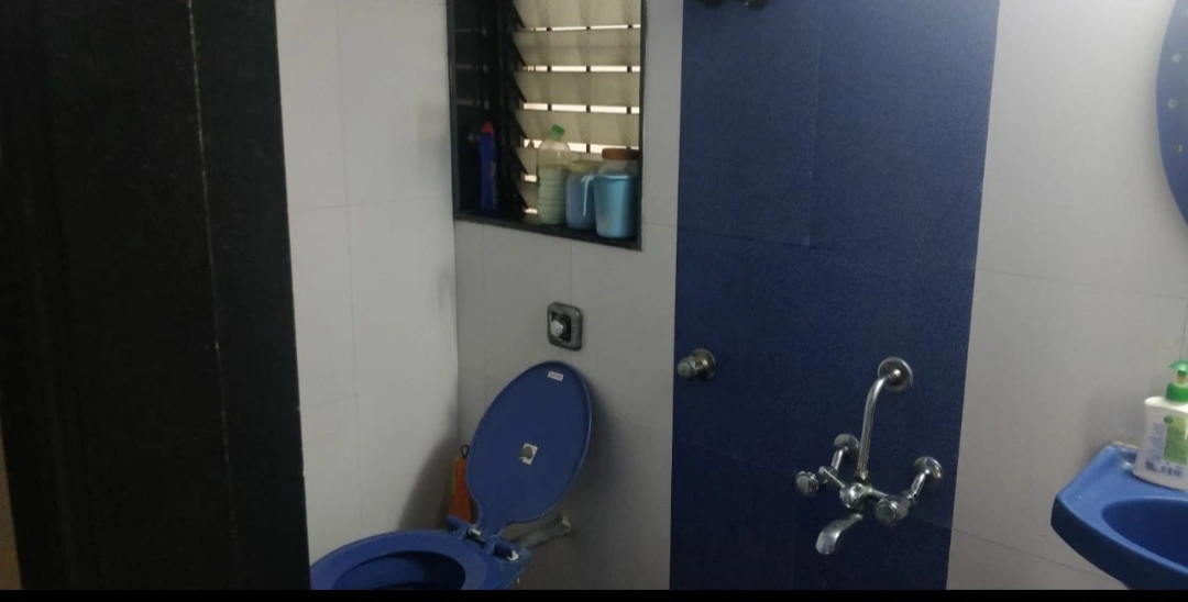 2 BHK Flat for Rent in Dheeraj Jamuna Society, Malad West