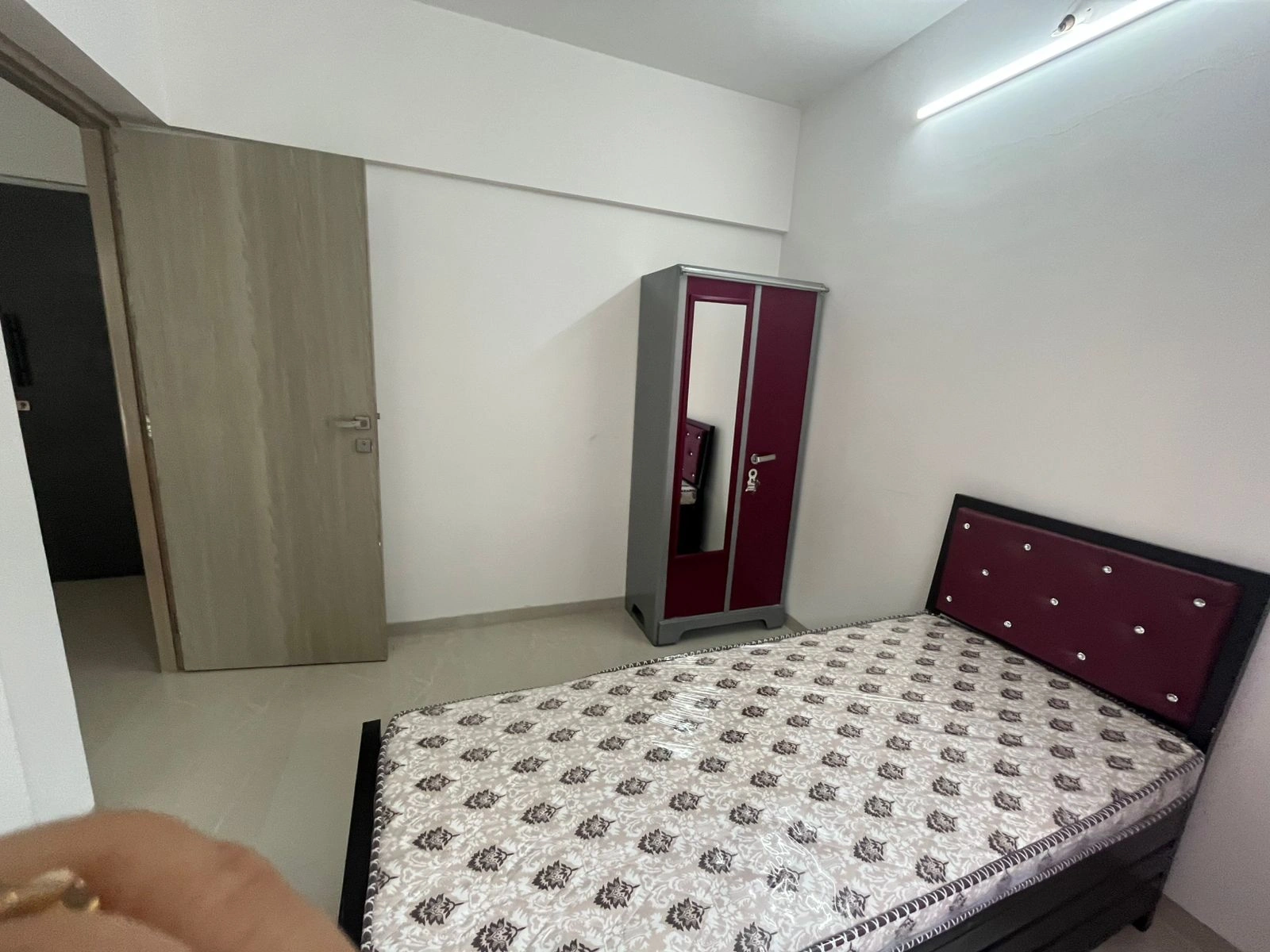 Single Room Boys only Flat for PG in Sweet Seven Society, Malad West