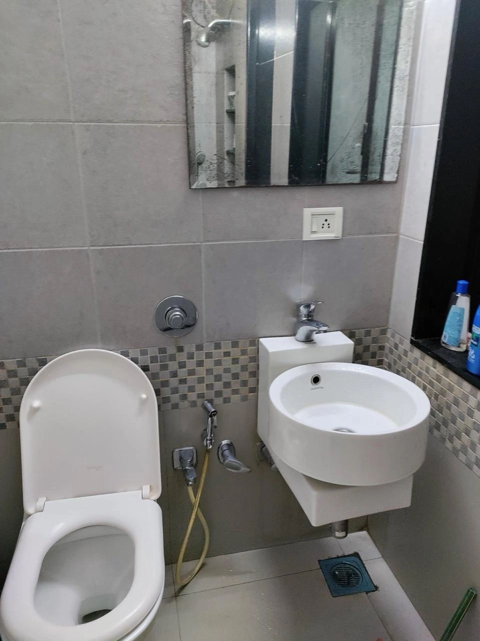 2 BHK Flat for Rent in Swapanlok Tower, Malad East